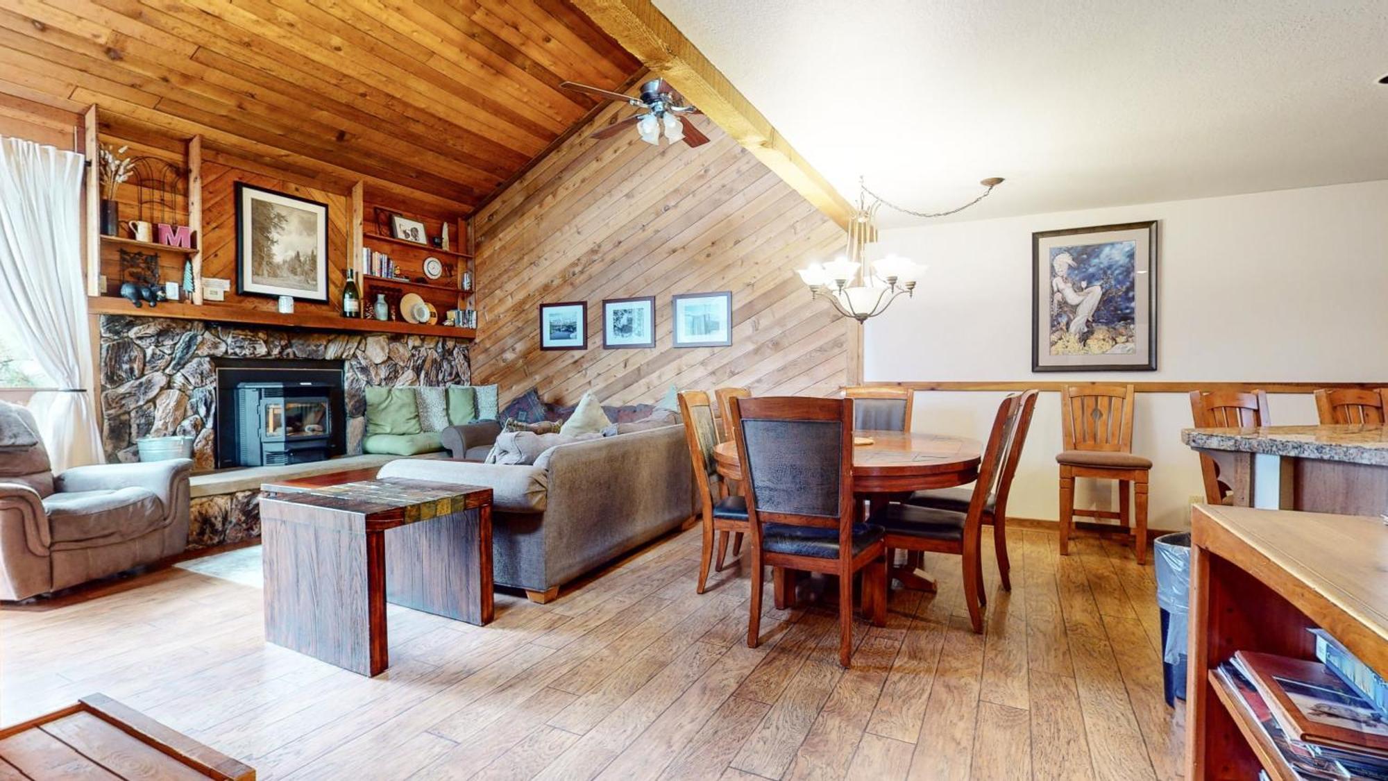 Mammoth Sierra Townhome Apartment